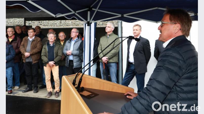 Am Rednerpult Bürgermeister Hans Donko. Bild: njn