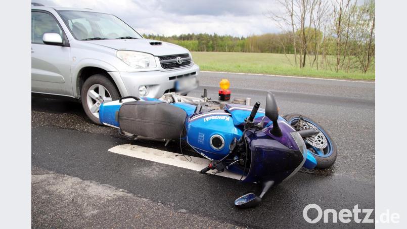 Das Motorrad prallt gegen den Toyota Bild: jma