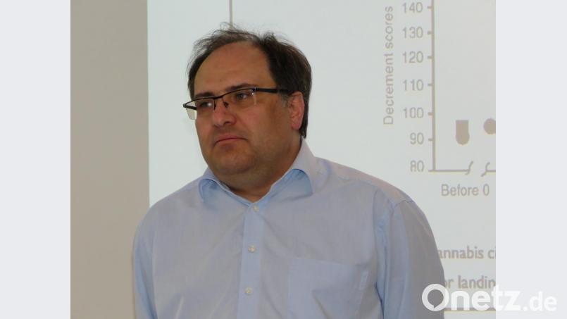Dr. Markus Wittmann informierte ausführlich über erste Forschungsergebnisse seit der Legalisierung von Cannabis als Medikament. Bild: ubb