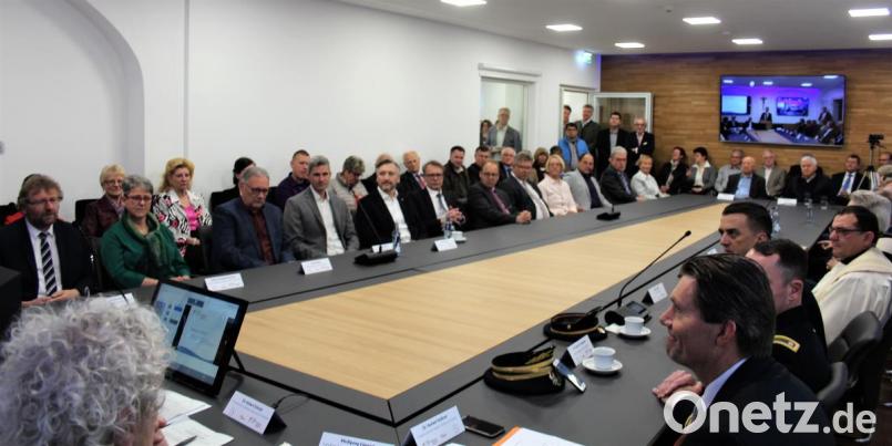 Äußerst gut besucht war der Festakt zur Einweihung des generalsanierten Kemnather Rathauses Bild: stg