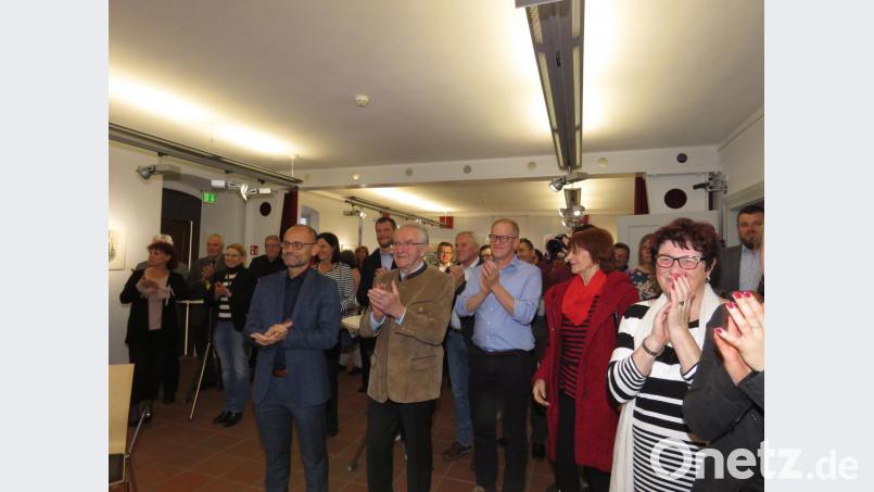 Zahlreiche Gäste waren bei der Vernissage anwesend. Bild: ubb
