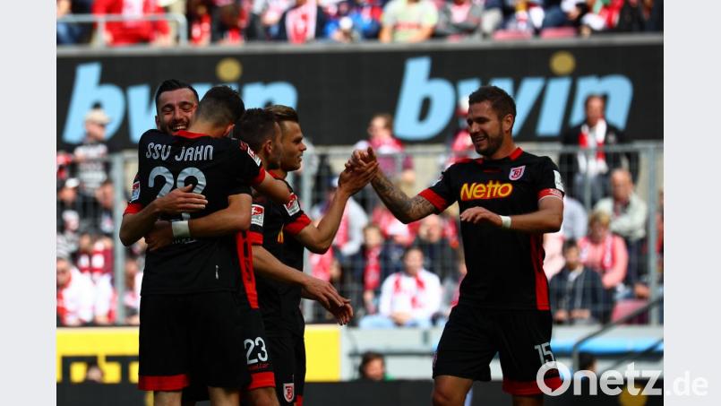 Jubel nach dem 2:0 für den SSV Jahn Regensburg durch Sargis Adamyan. Bild: Jahn Regensburg