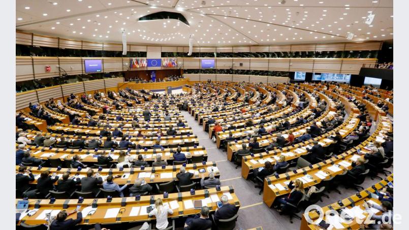 Der Blick in das Europaparlament während einer Plenartagung. Bild: Laurent Dubrule/EPA/dpa