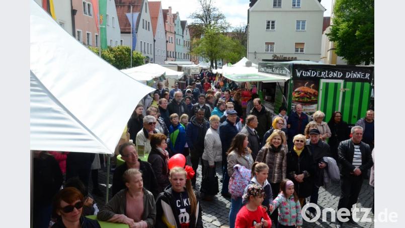 Dicht gedrängt zwischen den Verkaufsständen. Bild: Kunz