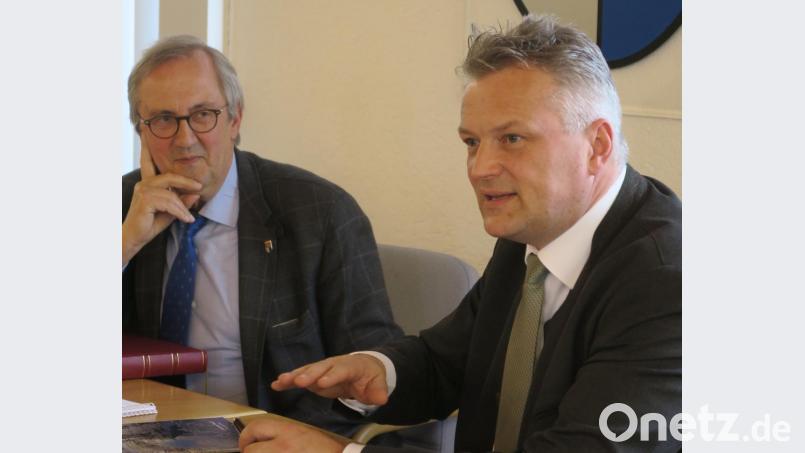 Bürgermeister Franz Mädler (links) und Staatssekretär Roland Weigert. Bild: ua