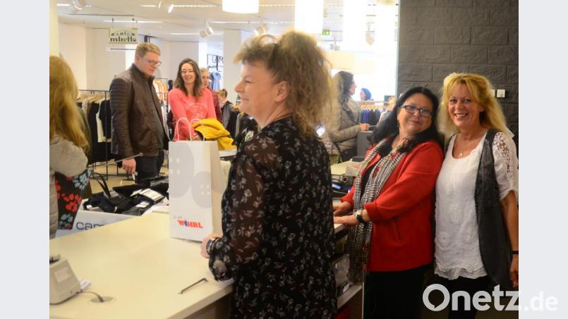 Auch in den Geschäften arbeiteten Mütter, wie hier bei Wöhrl. Bild: Kunz