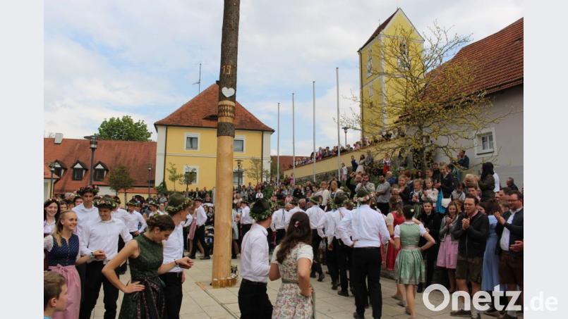&quot;Kirwa lou ned nou!&quot; - 3 Tage lang lassen die Lintacher Kirwapaare und die Kirwagemeinschaft die alte Tradition im Dorf aufleben. Bild: Michael Weiß