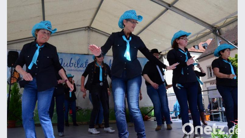 Oldies but Goldies beim Linedance. Bild: Kunz