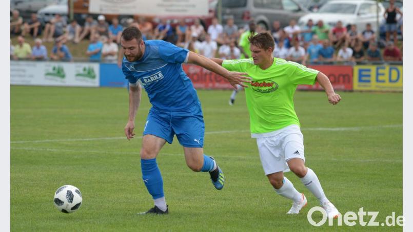 Der Vilsecker Oktay Türksever (links) traf gegen den TuS Rosenberg dreimal. Archivbild: ref