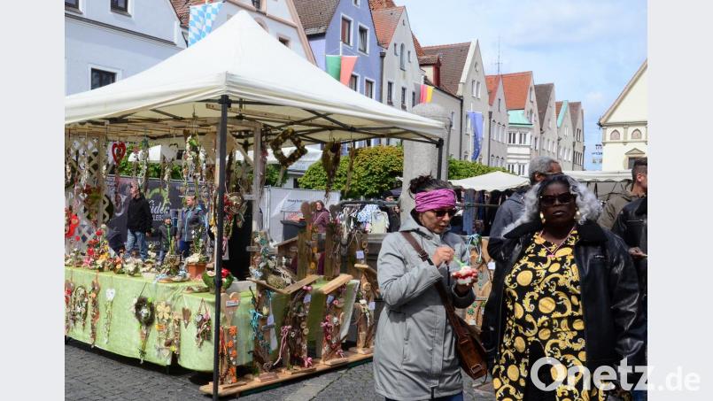 Bunt waren die Verkaufsstände. Bild: Kunz