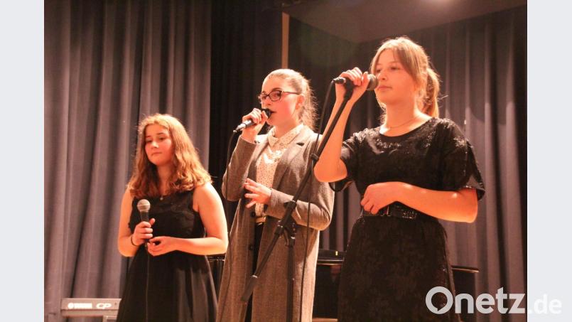 Trotz kurzer Vorbereitungszeit überzeugte die Schulband an diesem Abend Groß und Klein. Bild: kmo