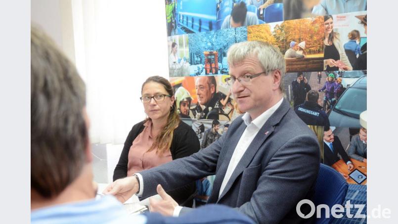 Verdi-Geschäftsführer Alexander Gröbner und Stellvertreterin Manuela Dietz sind besorgt über die Entwicklungen in der Kliniken Nordoberpfalz AG. Bild: Gabi Schönberger