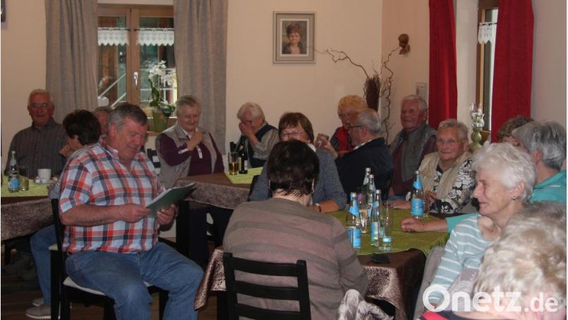 Werner Robl las bei den Senioren in Falkenberg aus seinen Ich-Geschichten. Bild: exb