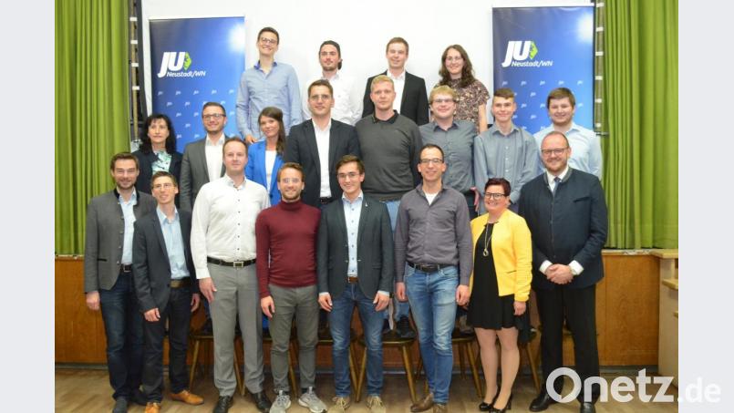 Benedikt Grimm (Vierter von rechts) führt erstmals eine JU-Liste für den Kreistag an. Bild: fz