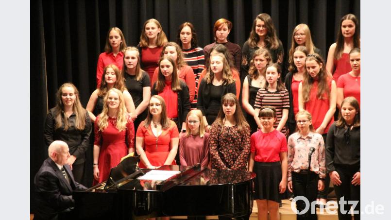 Der Große Schulchor bildete den Abschluss eines hochkarätigen Abends. Bild: kmo