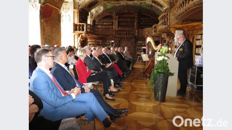 Governor Wilhelm Dietl hatte eine schöne Nachricht für die Gäste: Voraussichtlich, verkündete er, werde der neue Weltpräsident erstmals aus Deutschland kommen. Bild: ubb