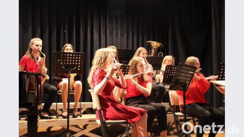 Das Bläserensemble sorgte für frühlingshafte Leichtigkeit mit bekannten Hits. Bild: kmo