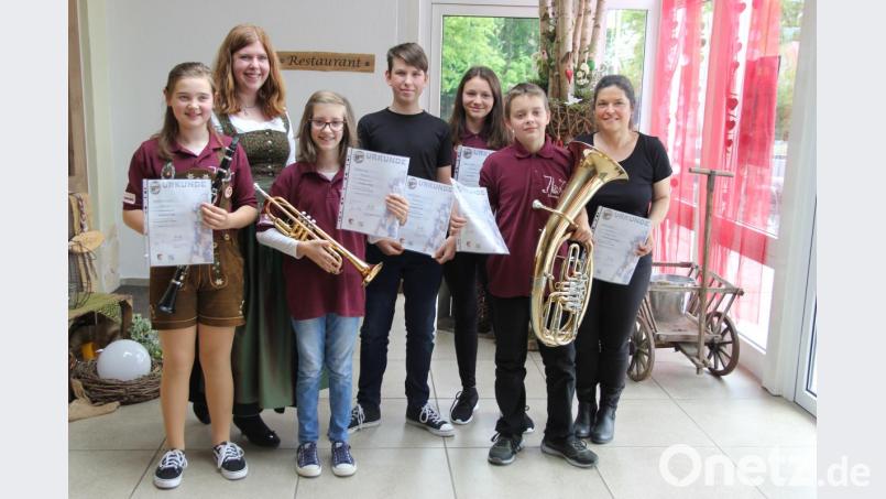 Diese jungen Musiker legten mit Erfolg das Leistungsabzeichen in Bronze D1 ab Bild: ral