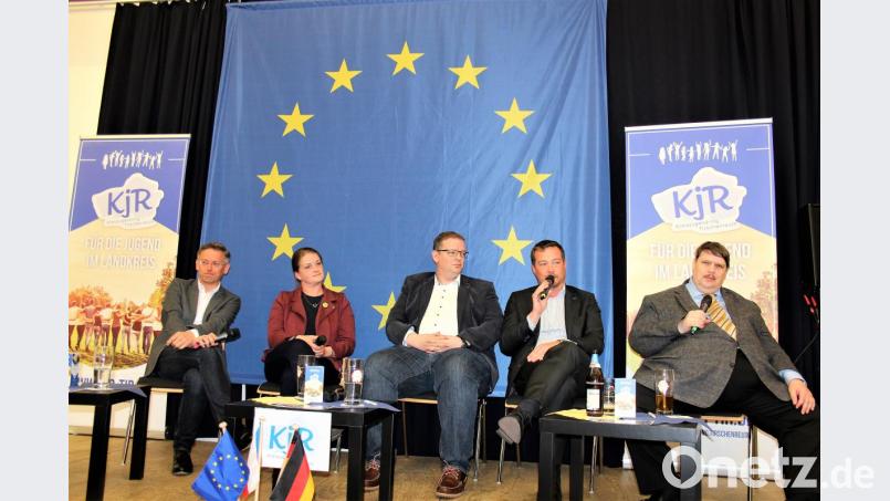 Diskutierten auf dem Podium über Europa: (von links) Tobias Reiß, Tina Winklmann, Ulrich Lechte, Uli Grötsch sowie Bernd Posselt. Bild: stg