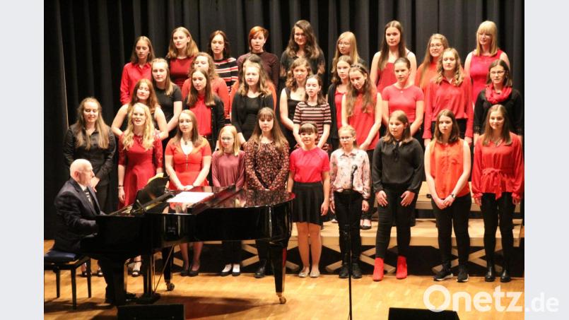 Der Große Schulchor bildete den Abschluss eines hochkarätigen Abends. Bild: kmo