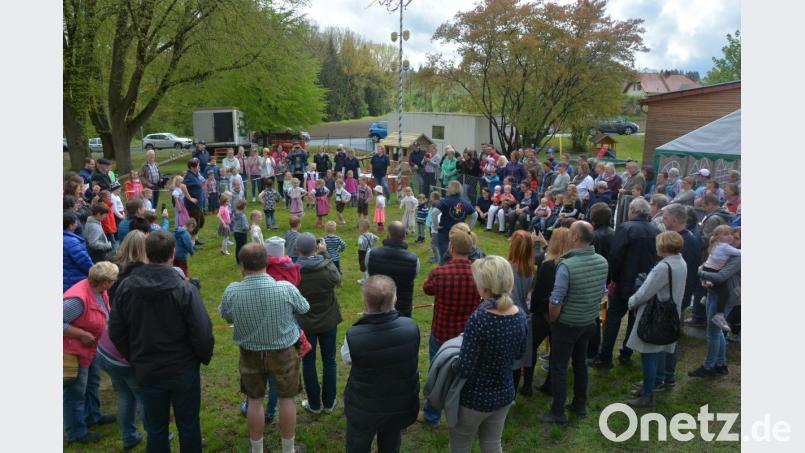 Wenn ein Kinderhaus feiert, dann kommen die Besucher. So auch am Samstagnachmittag ins Kinderhaus Pechbrunn. Bild: jr