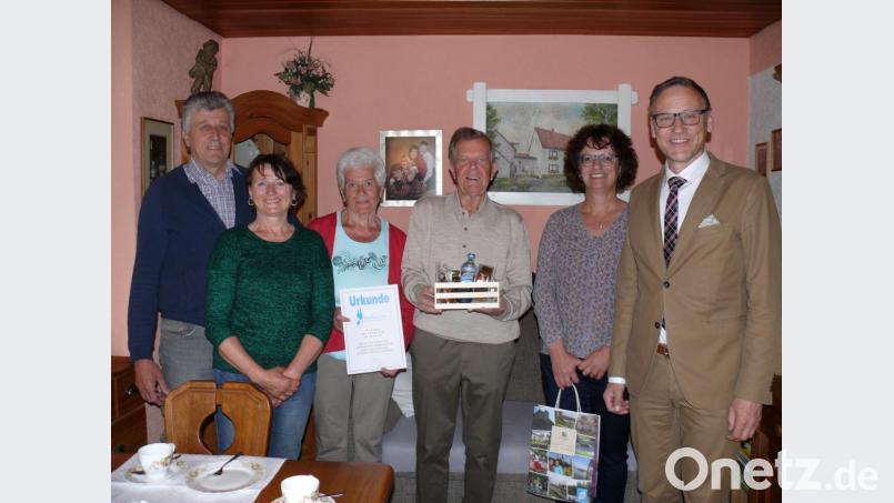 Hermann und Margit Döllinger, Inge und Erwin Keil sowie Monika Sommer und Bürgermeister Bernd Sommer (von links). Bild: kgg