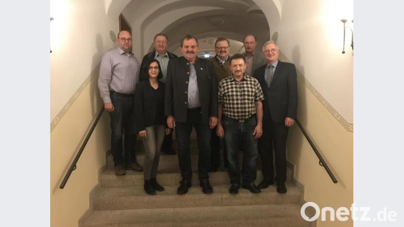 Der Vorstand der CSU Bärnau (von links): Martin Zandt, Alexandra Morgado, Michael Heldwein sen., Vorsitzender Michael Schedl, Bürgermeister Alfred Stier, Hermann Lobinger, Engelbert Träger und stellvertretender Kreisvorsitzender Johannes Reger. Bild: rdh