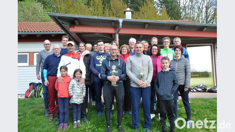 Mit einem vereinsinternen Turnier eröffnet die Tennisgemeinschaft Parkstein die Saison 2019. Martin Ströhl und Thomas Wolf sichern sich den Sieg. Bild: bey