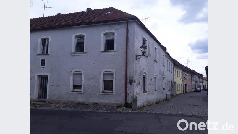 Interessante Pläne hat die Stadt für das Anwesen an der Bischof-Senestrey-Straße. Hier könnten Wohnungen entstehen, eventuell zur Nutzung für Studenten. Bild: ws