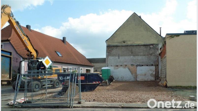 Auf einer Grundfläche von 220 Quadratmetern stand in der Raiffeisenstraße bis vor kurzem das Geburtshaus des Komponisten und Musikprofessors Anton Beer-Walbrunn. Im Dorferneuerungs-Ausschuss wird demnächst die weitere Verwendung des Areals besprochen. Bild: jml