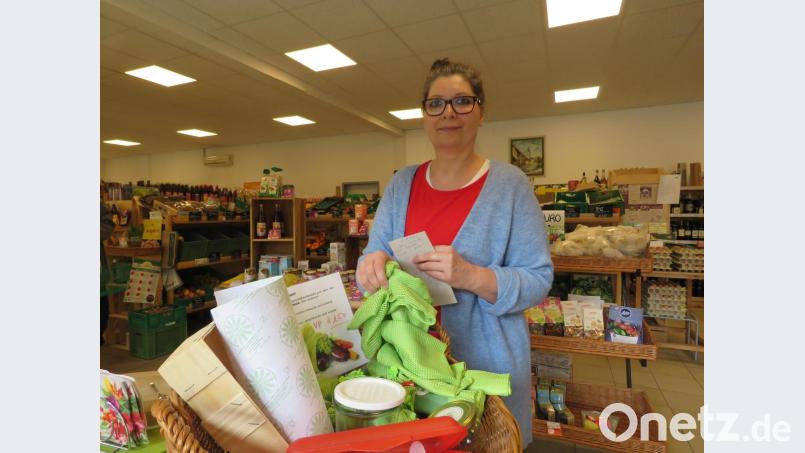Andrea Altrock kann für den Bioladen "Frohnatur" nicht genug Gemüse-Stoffbeutel nachbestellen. Sie sind der Renner. Bild: ubb