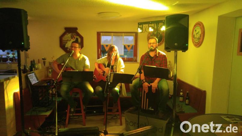 Die Band Horsehead spielt im Feuerwehrhaus. Bild: Saß