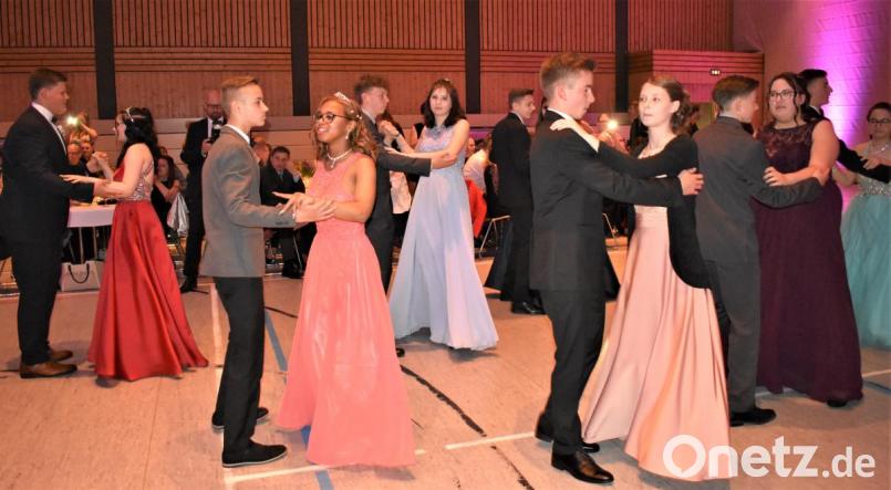 Die Schritte haben die Schüler lange geübt. Bild: rgr