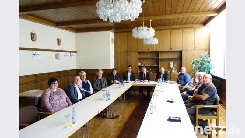 Die Mitglieder des Arbeitskreises „Aktive generationenfreundliche Gemeinde Plößberg“ (von links): Cordula Köhler, Rainer Schmid, Ulrike Faust-Bienlein, Hans Klupp, Susi Bittner, Holger Schedl, Lothar Müller, Markus Preisinger, Wolfgang Fenzl, Herta Schlosser, Anna Zeitler, Rainer Haise und Günther Grießhammer. Bild: exb