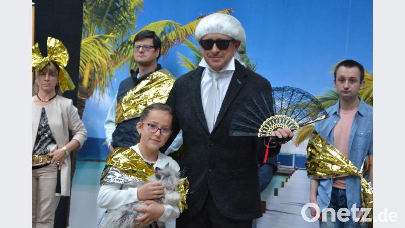 Nochmals erleben durften die Besucher den Stardesigner Karl Lagerfeld (alias Reiner Joas). Bild: jr