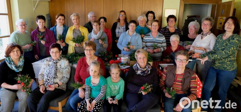 Der Frauenbund hat durch den Verkauf der Palmbuschen 900 Euro eingenommen. Das Geld geht an Schwester Ellen, die in Südafrika mit krebskranken Kindern arbeitet. Bild: le