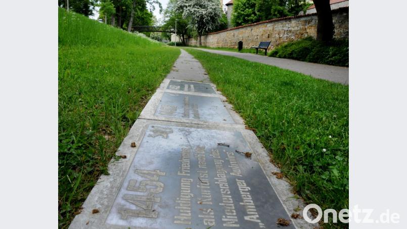 Der Kulturausschuss stimmte zu, den Geschichtsweg im Amberger Stadtgraben um vier markante Ereignisse zu erweitern. Bild: Stephan Huber