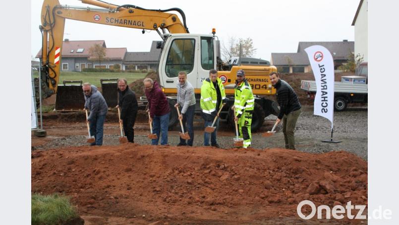 Mit der Ausweisung des Baugebiets Wiedenhof-Ost zeigt sich der Pressather Stadtrat zufrieden. Hier ein Bild vom Spatenstich im Oktober 2018. Archivbild: bjp