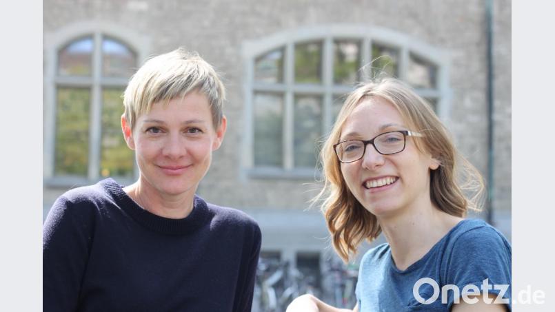 Sie werden ab Herbst zu zweit die Farben der Stadt Weiden in Zürich vertreten: (von links) Schauspielerin Miriam Wagner und Regieassistentin Katharina Stark. Bild: exb