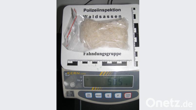 Viel Crystal zieht die Polizei bei Kontrollen in Grenznähe aus dem Verkehr. Die Menge spielt eine entscheidende Rolle, wie es für die Schmuggler im Strafverfahren weitergeht. Archivbild: exb