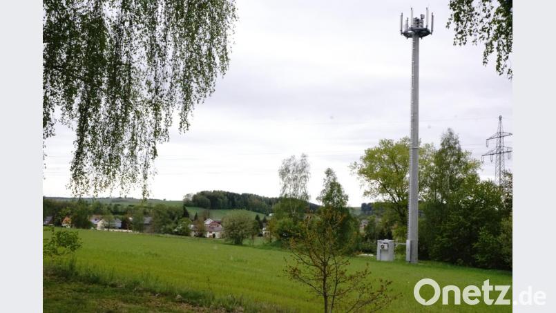 Der Sendemast auf dem Birkenbühl soll künftig noch stärker strahlen. Im Gemeinderat stößt dies nicht auf Begeisterung. Bild: bkr