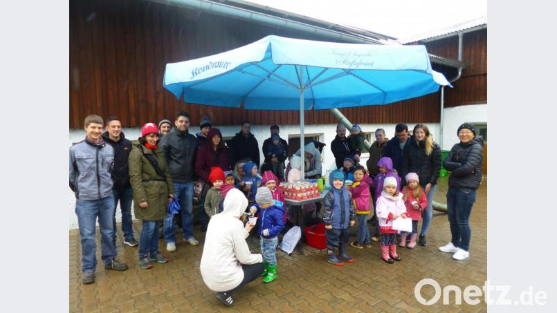 Einen Familienausflug zum Hof von Bauer Richtmann unternahmen jetzt die Kinder des Hauses St. Michael mit den Eltern. Bild: exb
