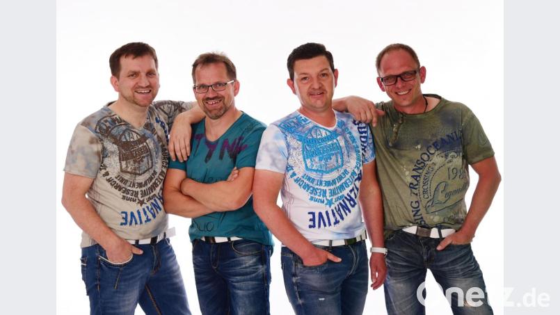 Weg vom „Lederhosenauftritt“ wollen Robert Faltenbacher (von links), Stefan Faltenbacher, Jürgen Kühlein und Holger Dietz mit ihrer Band „XZeit“. Bild: exb