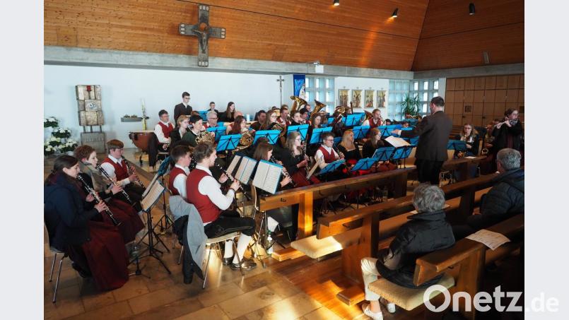 &quot;Very British&quot; waren die Klänge der Musikkapelle Ursensollen beim diesjährigen Frühjahrskonzert in Hohenkemnath. Bild: exb