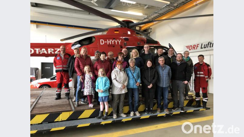 Die Besucher der Frauen Union Waldsassen in der Luftrettung in Weiden. Bild: exb