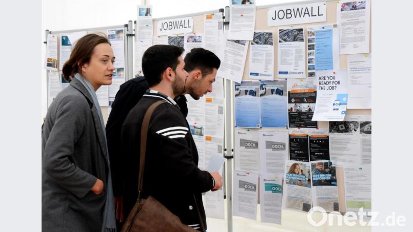 Beim Career Day der Ostbayerischen Technischen Hochschule gibt es nicht nur die Möglichkeit, mit eventuellen künftigen Arbeitgebern persönlich in Kontakt zu treten. Es geht auch etwas anonymer. Bild: Stephan Huber