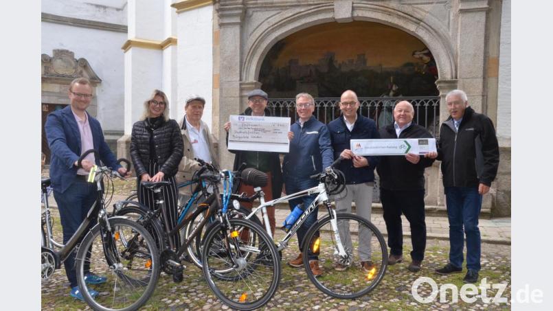Kann das Geld dringend brauchen: Der Vorsitzende des Fördervereins Simultankirchenradweg Pfarrer Hans-Peter Pauckstadt-Künkler. Bild: Kunz