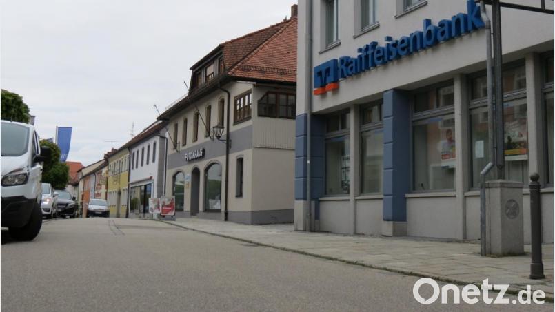 In der Bahnhofstraße werden demnächst die Wasserleitungen erneuert und der Kanal saniert. Dazu findet am 23. Mai, um 19 Uhr, im Rathaus eine Versammlung für die Anlieger statt. Bild: kö