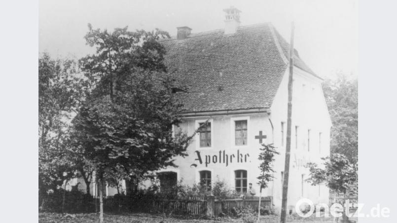Von 1848 bis 1966 befand sich die Stadt-Apotheke Eschenbach in diesem Haus neben der Mariahilf-Bergkirche. Bild: Heimatverein Eschenbach
