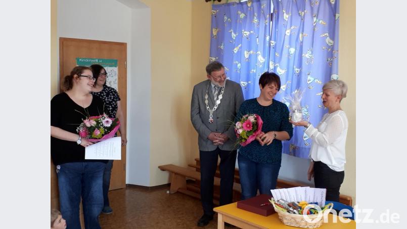 Anna Toman (Zweite von rechts) stattete dem Kinderhaus &quot;Dorfpiraten&quot; einen Besuch ab. Bild: exb